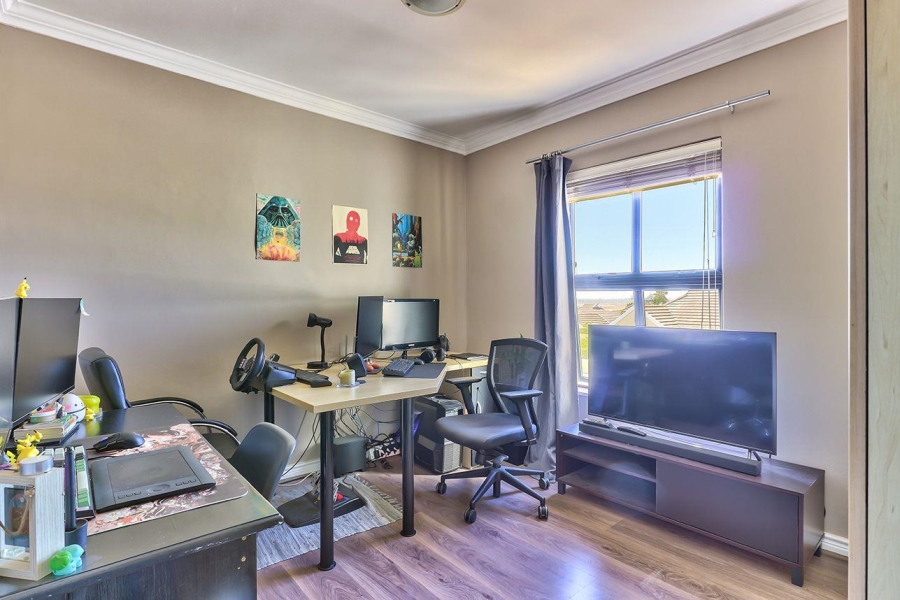 To Let 3 Bedroom Property for Rent in Royal Ascot Western Cape